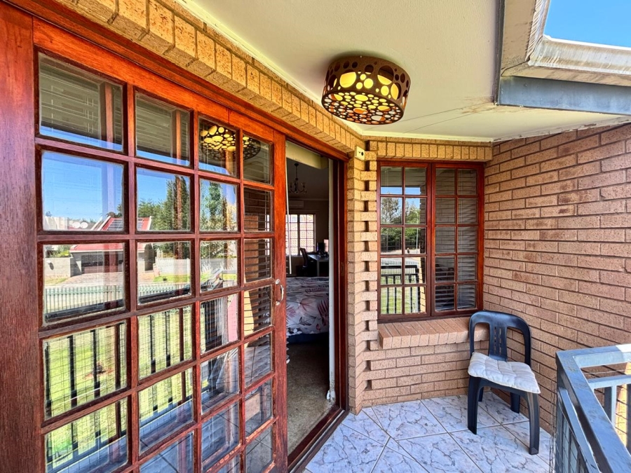 3 Bedroom Property for Sale in Mooivallei Park North West